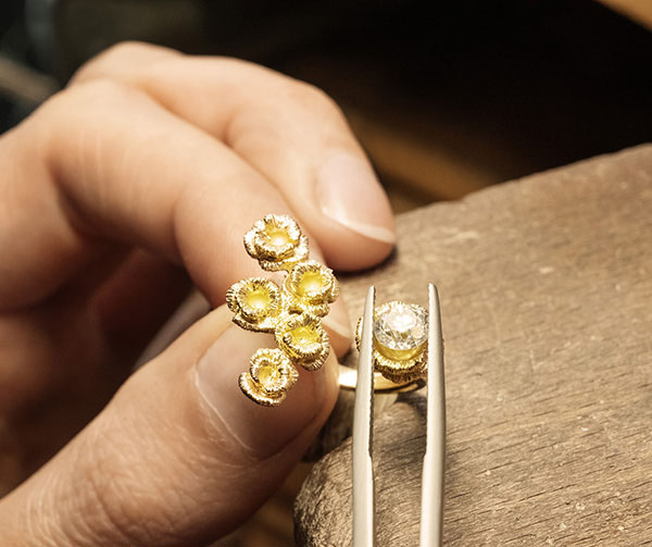creation-bague-fleur-coquelicot-or-jaune-diamants.jpg