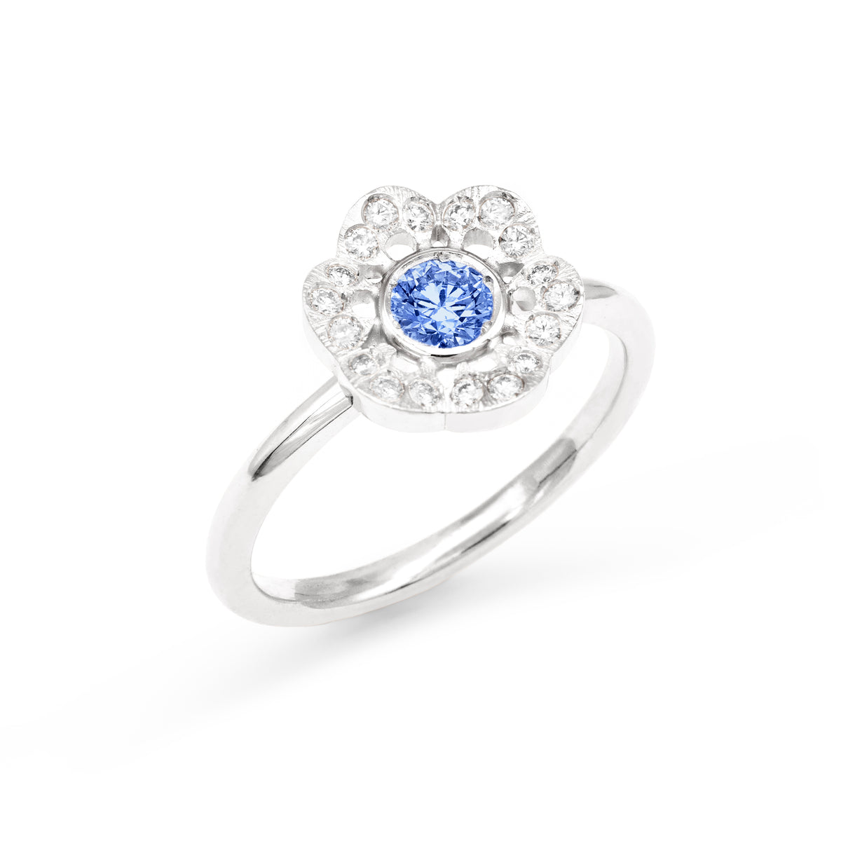 Bague entourage coquillages saphir