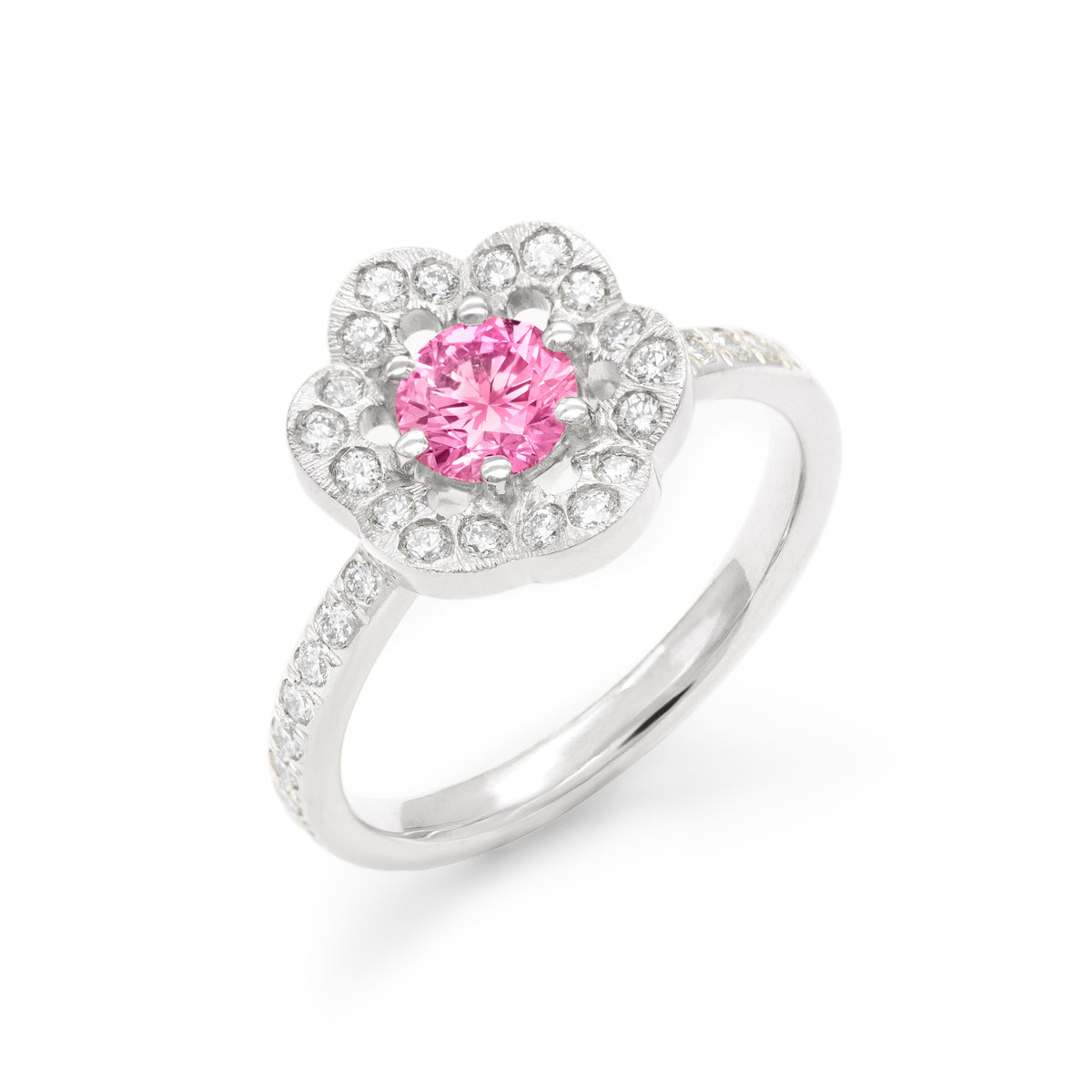 Bague entourage Coquillages saphir corps pavé
