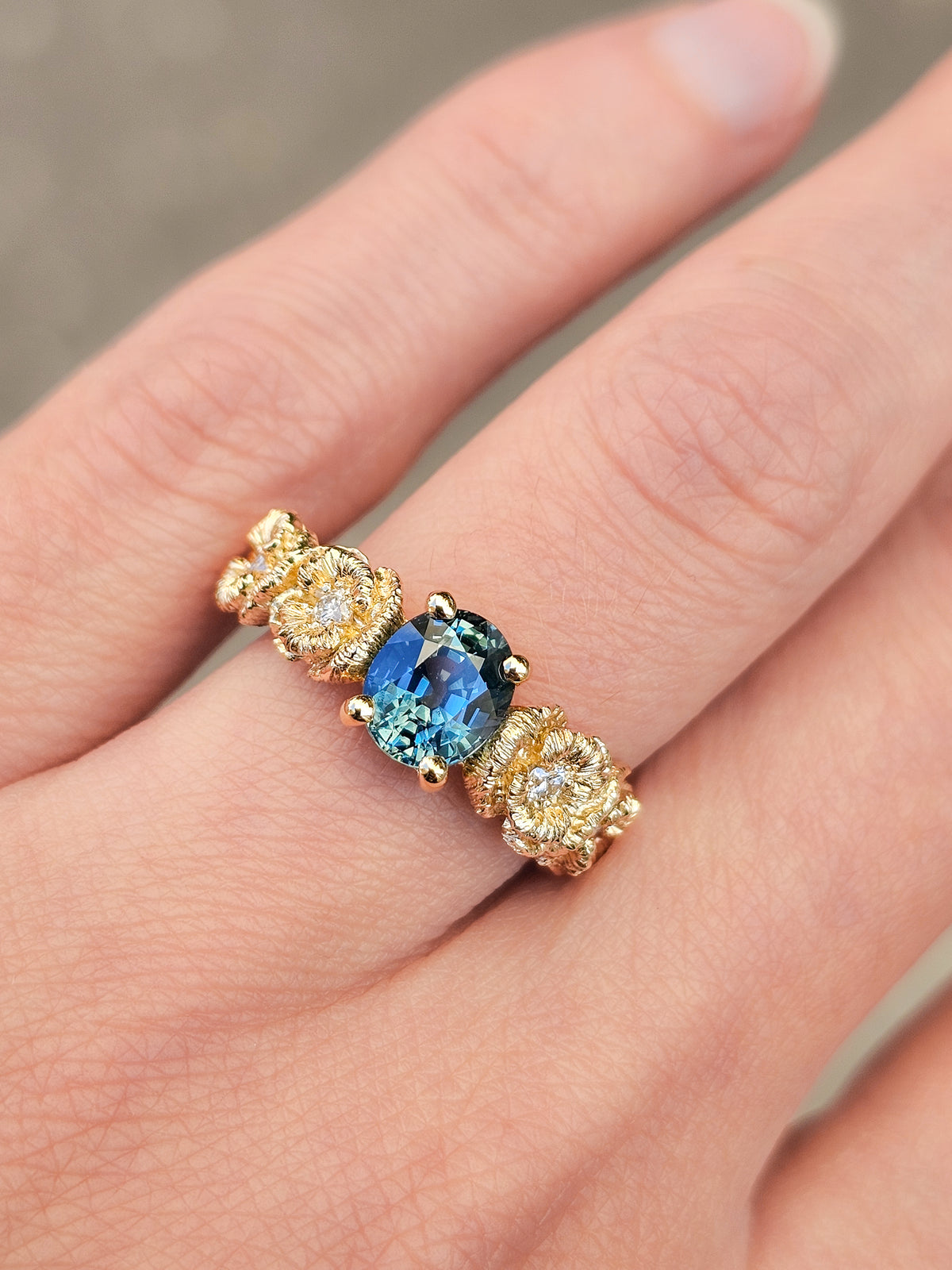 Bague coquelicot et sa précieuse