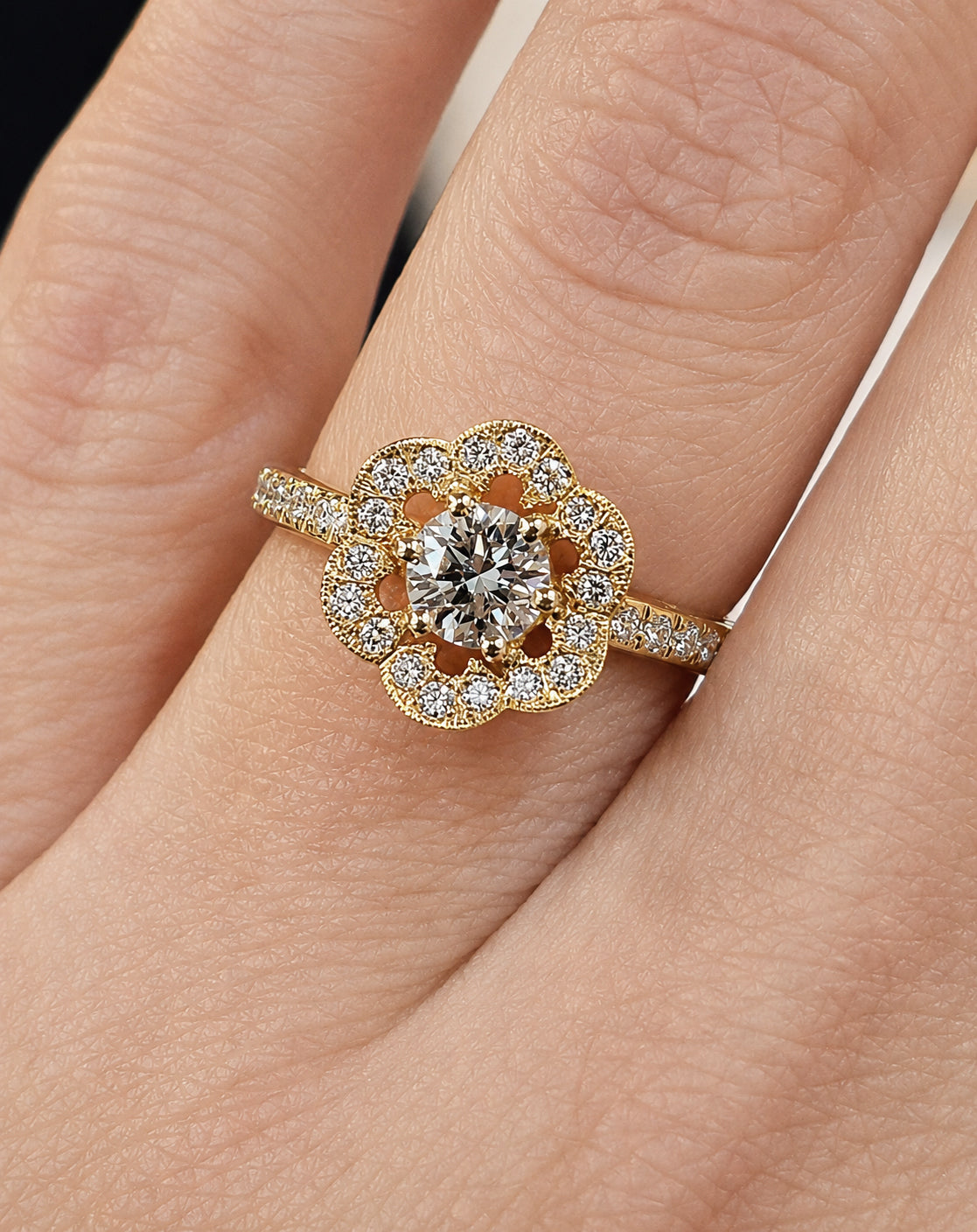 Bague entourage coquillages tout diamant